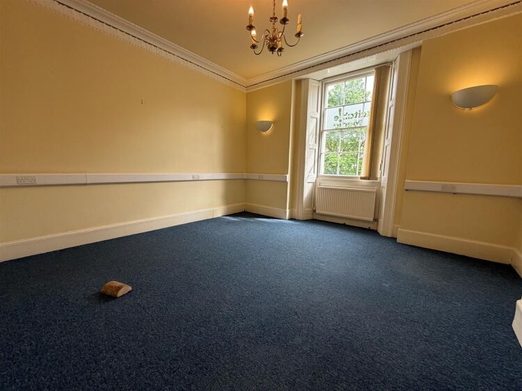 An attractive grade ii listed period office building providing approximately 1,440 sq ft (net internal area) / 2,078 sq ft (gia) arranged over 3 floor Photo 6