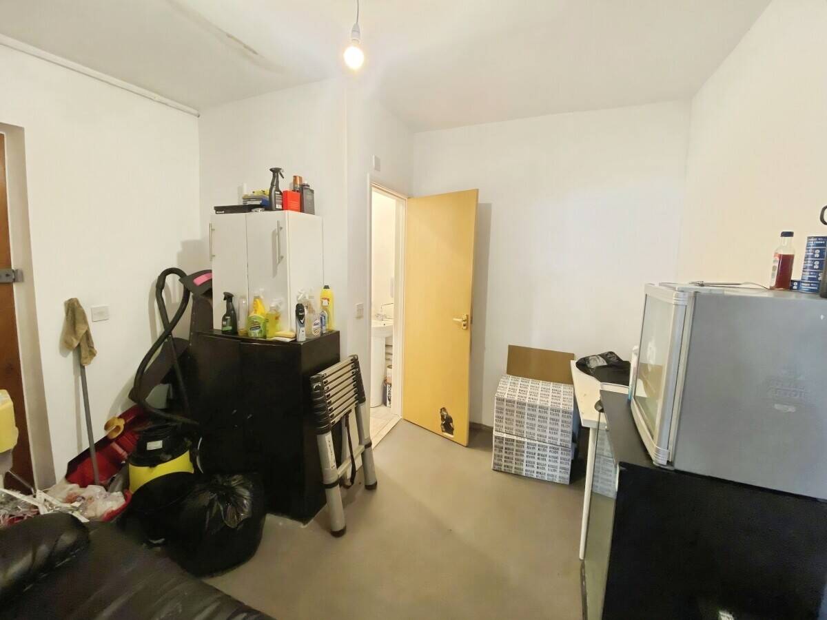 Retail Premises To Let in Tilehurst, Reading  - Available Immediately - 430sq.ft - E-Class Photo 6