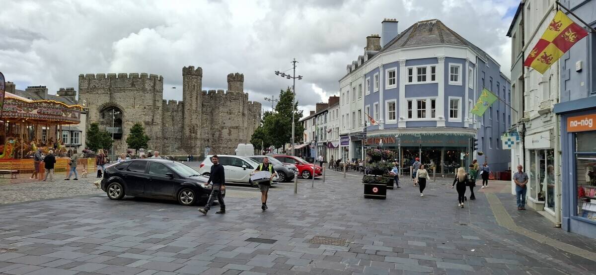 Freehold retail store for redevelopment in a notable Welsh tourist town Photo 2