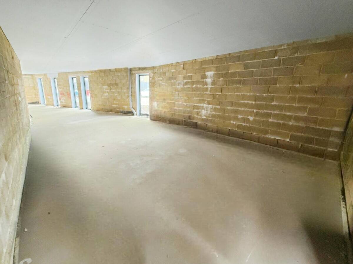 Ground-floor commercial unit for sale in Rayleigh with versatile space and parking availability. Photo 6