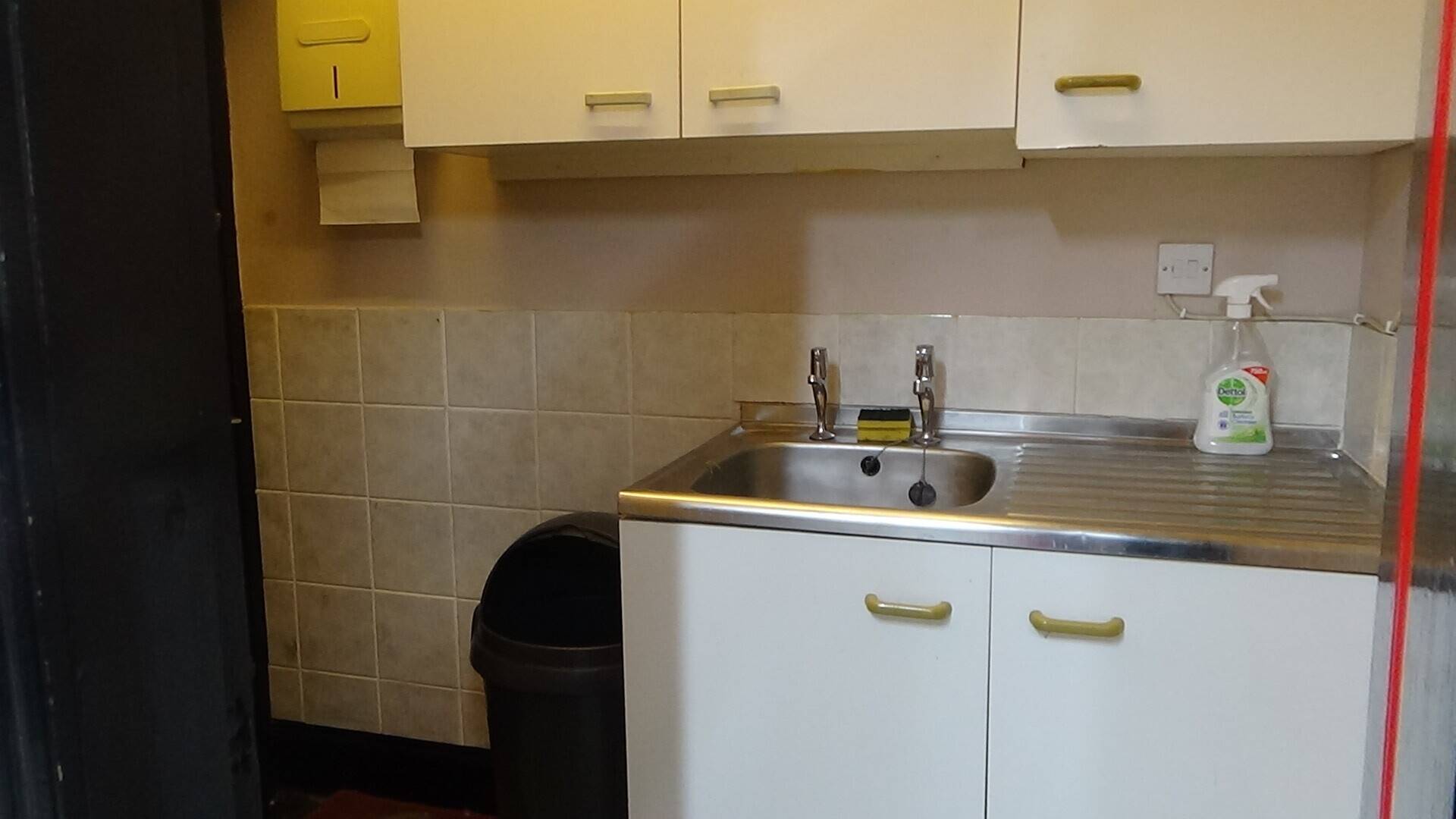 2a Silverburn Avenue, Moreton, Wirral, CH46 7TJ To Let £10,200 P.A. Photo 6