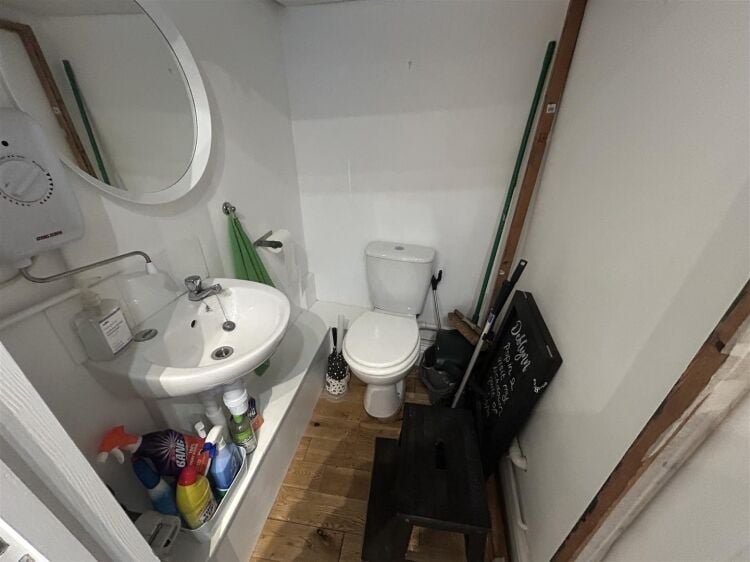 A well presented shop of approximately 220 sq ft, the property is situated in a very prominent and central location on passage street, it is approxima Photo 6