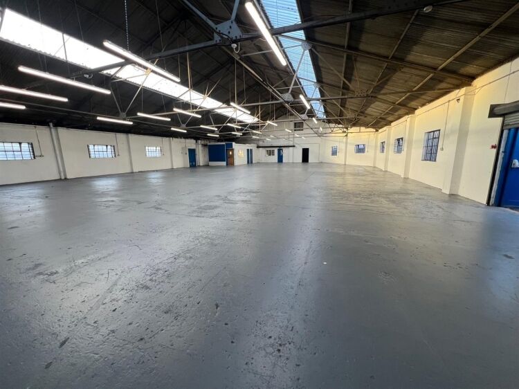 Industrial Unit for Sale in Bristol with Open-Plan Space and Off-Street Parking Photo 6