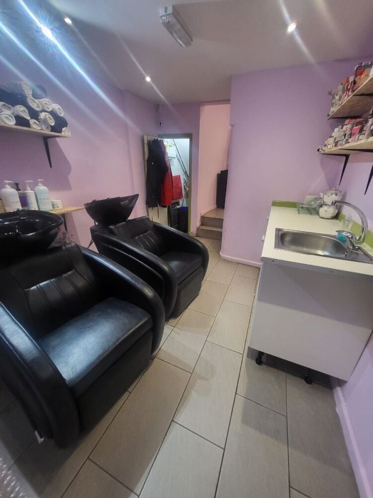 Hair Salon for Sale in North London with Local Clientele and Growth Potential Photo 6