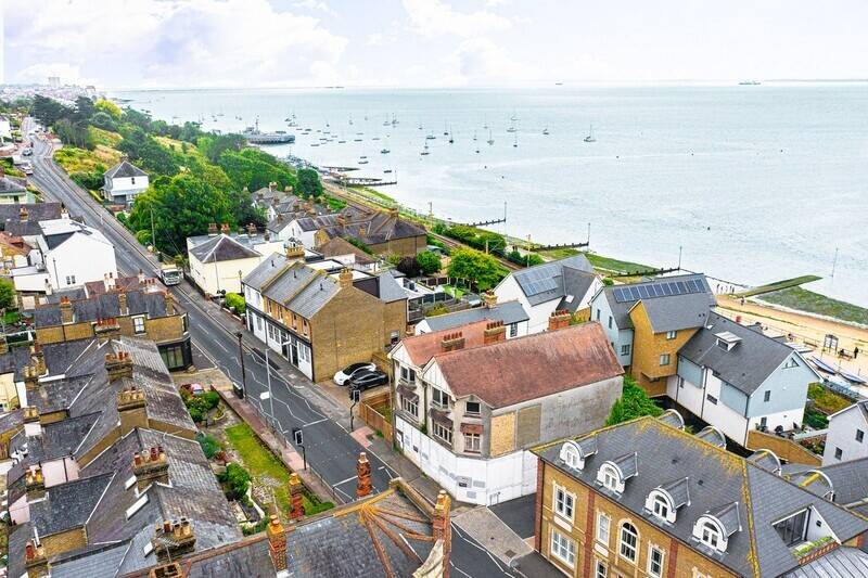 Luxury Development Opportunity in Leigh-on-Sea Essex Near Shops and Estuary Views Photo 6