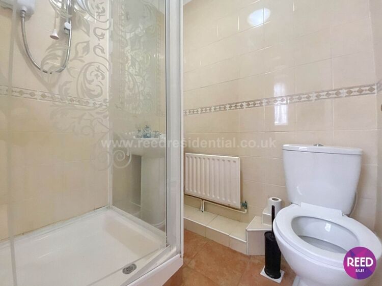 Former care home in Dorset Gardens Rochford Bristol with eight bedrooms and ample space for ideas Photo 6