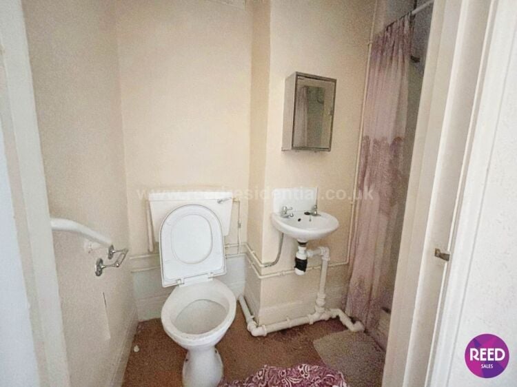 17-Bedroom Grosvenor Hotel Property for Sale in Rochford Essex with Conversion Plans Photo 6