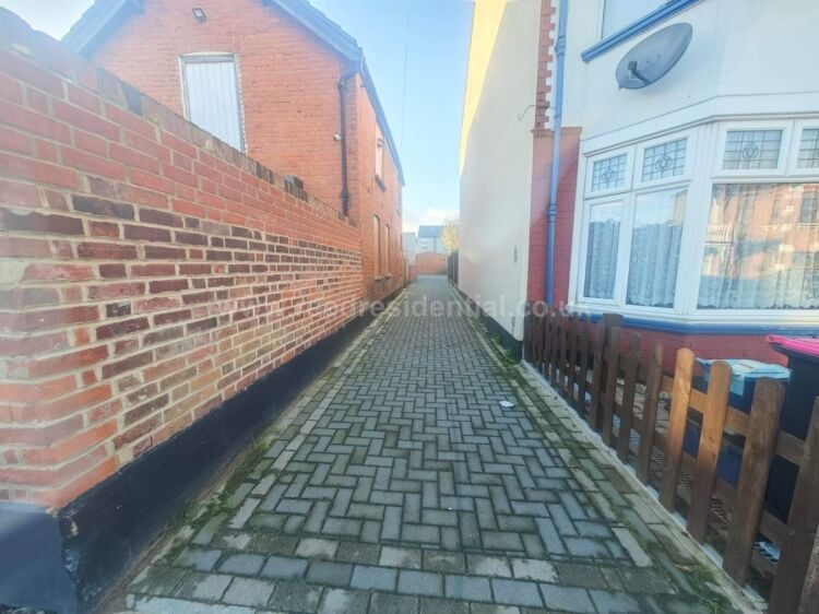 Industrial units and land for potential residential conversion in Westcliff on Sea Essex Photo 6