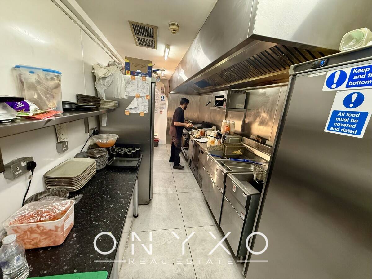 Fully Fitted Restaurant & Shisha Lounge with Late Night License TOLET In Bedfordshire Photo 6