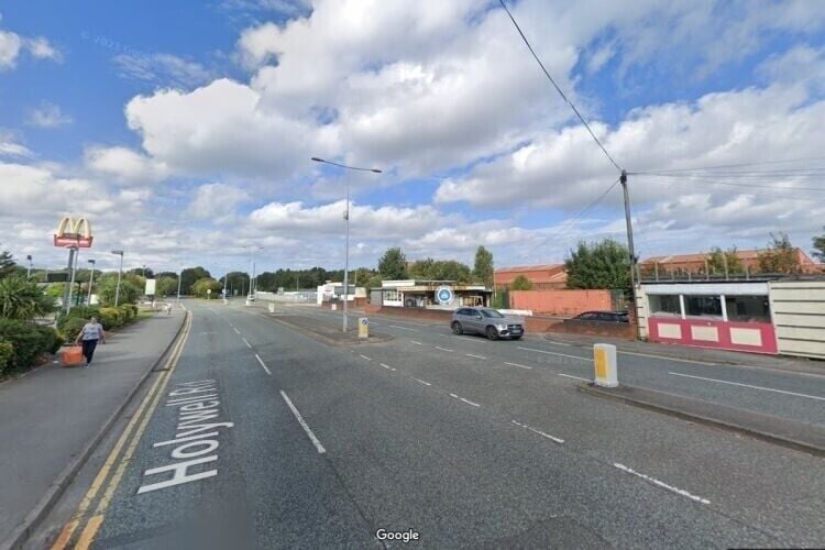Prime Freehold Land in Flint Offering 1/3 Acre, Two Commercial Buildings, and Planning Permission Photo 6