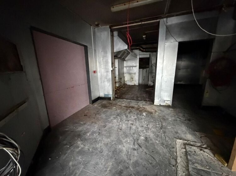 Mid-terrace former restaurant on Filton Road, Bristol, offering 800 ft² of potential space. Photo 6