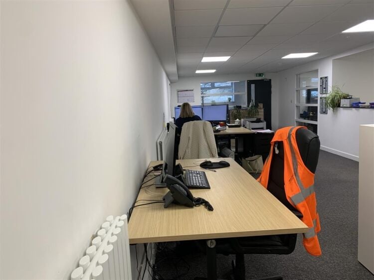 Industrial unit for sale in Bristol, approximately 8,000 sq ft with warehouse and office space. Photo 6