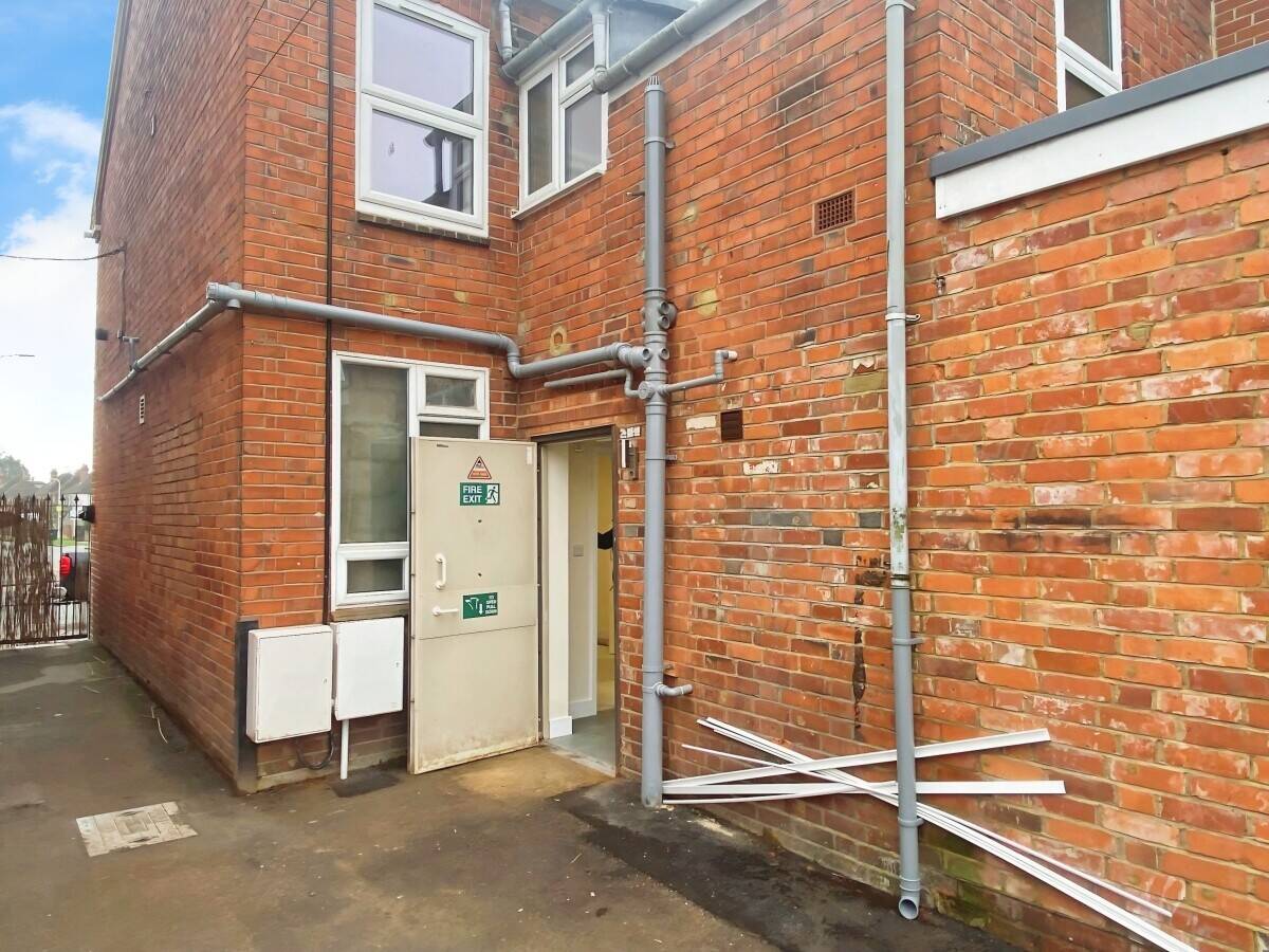 Refurbished E-Class Unit For Sale in Tilehurst, Reading, Berkshire on Busy Parade Photo 6