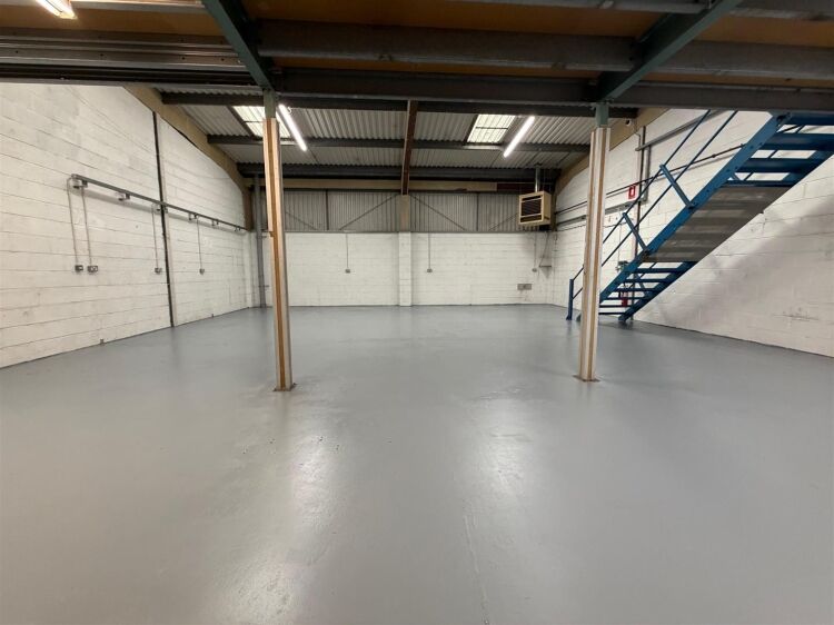 Light industrial unit for sale in Bristol with off-street parking and flexible layout Photo 6