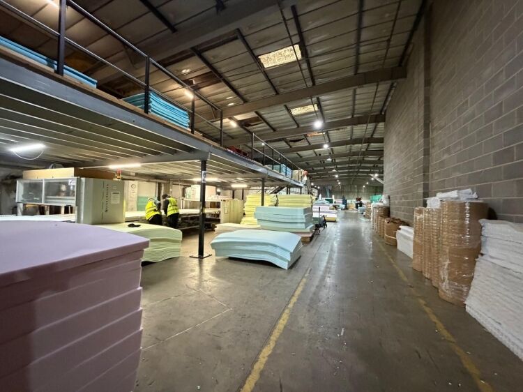 Large industrial unit with office space in Bristol, 11,675 ft² plus 1,700 ft² mezzanine available  Photo 6