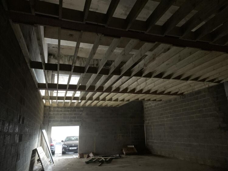 Industrial and retail units for sale in central Bristol with ample parking and modern amenities Photo 6