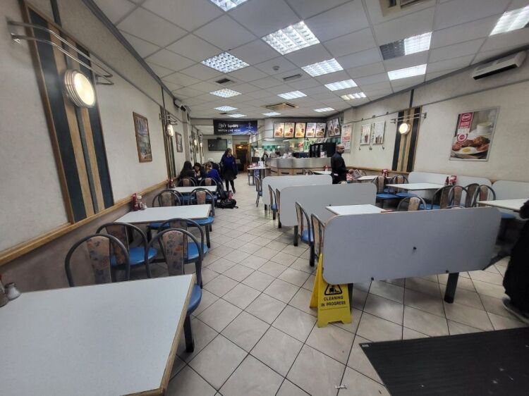 Franchise Fast Food Business for Sale in South London with High Visibility and Foot Traffic Photo 6