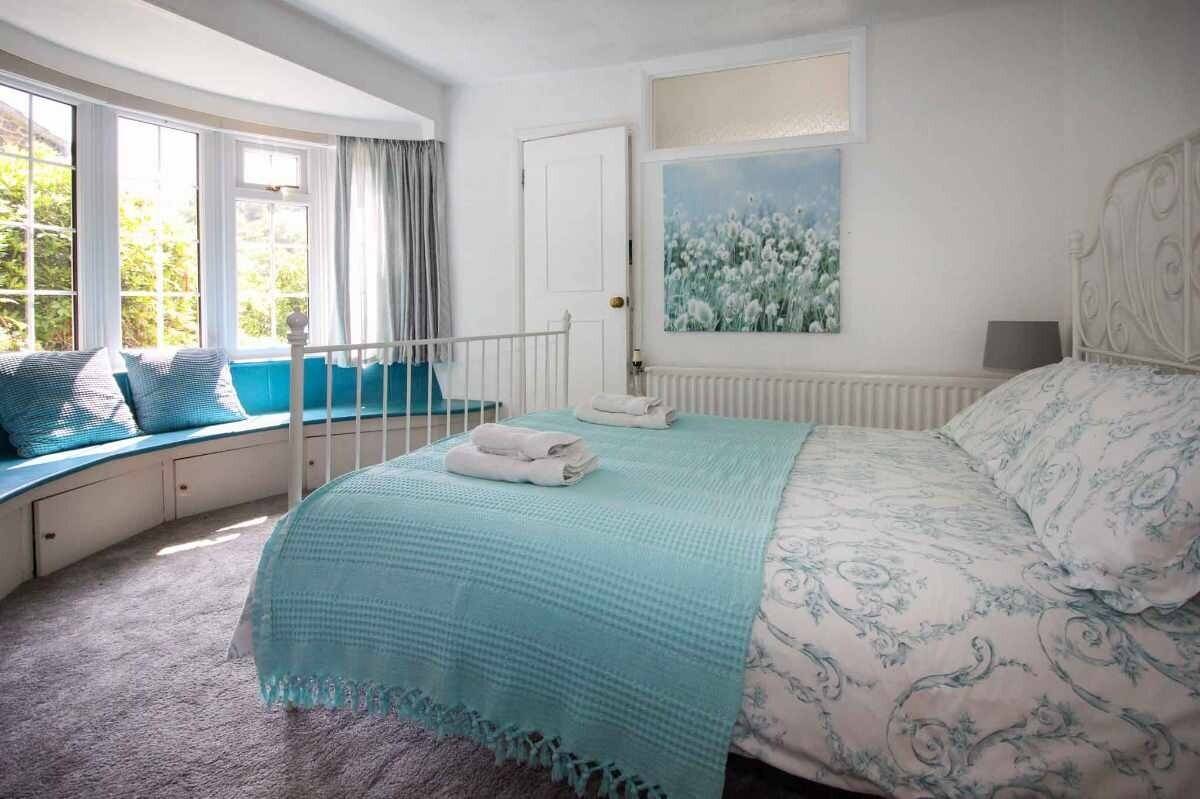 Eight-Bedroom Guest House Property for Sale in Tiverton, Devon with Development Potential Photo 6