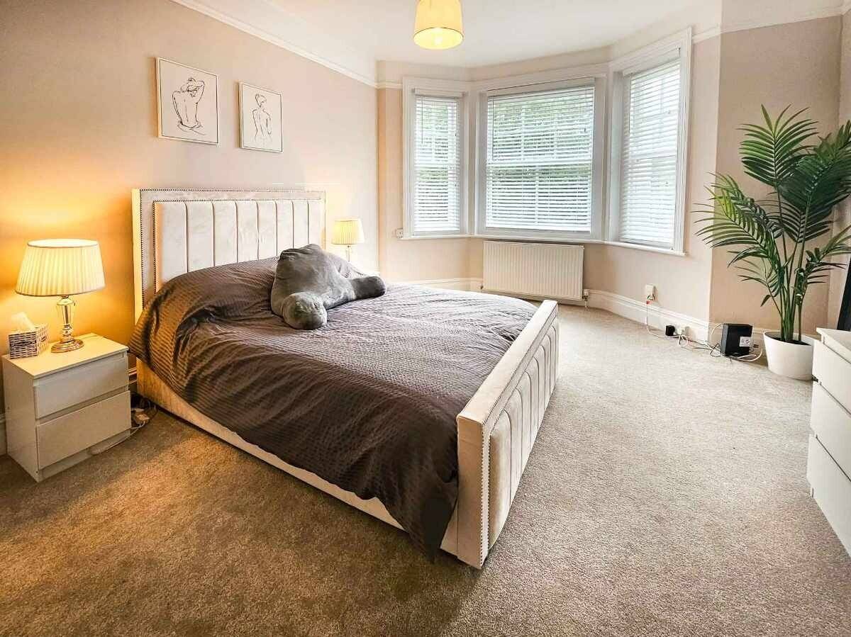 Large 8-Bedroom HMO or Supported Living Home in Torquay Devon with Spacious Garden and Reception Roo Photo 6