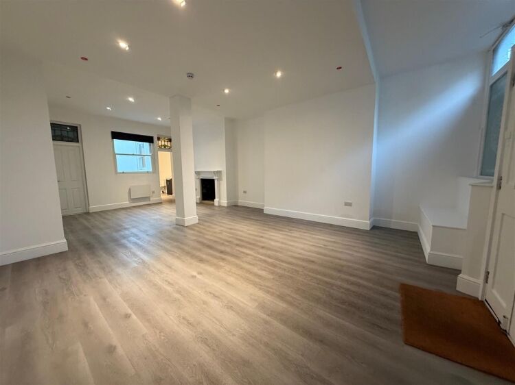 Modern Ground Floor Office Space for Sale in Bristol Opposite Co-Operative Supermarket Photo 6