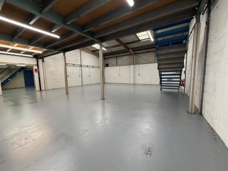 Light industrial unit for sale in Bristol with roller shutter access and allocated parking Photo 6