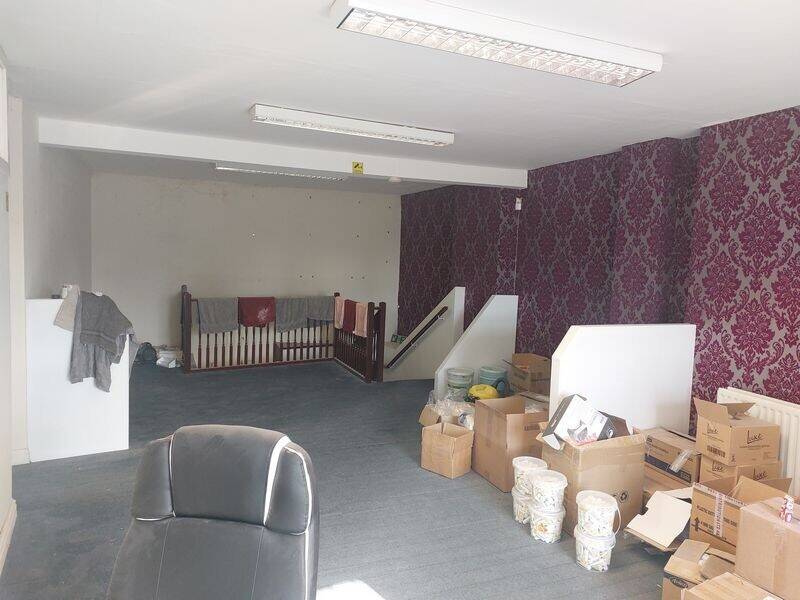 Spacious First Floor Room TO LET above a Nail Bar, Acomb Court, Acomb, York, YO24 3BJ Photo 6