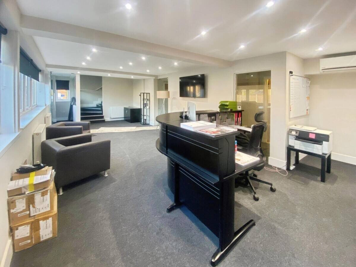 Modern Warehouse and Offices for Sale in Wickford Essex with Versatile Space Available Photo 6