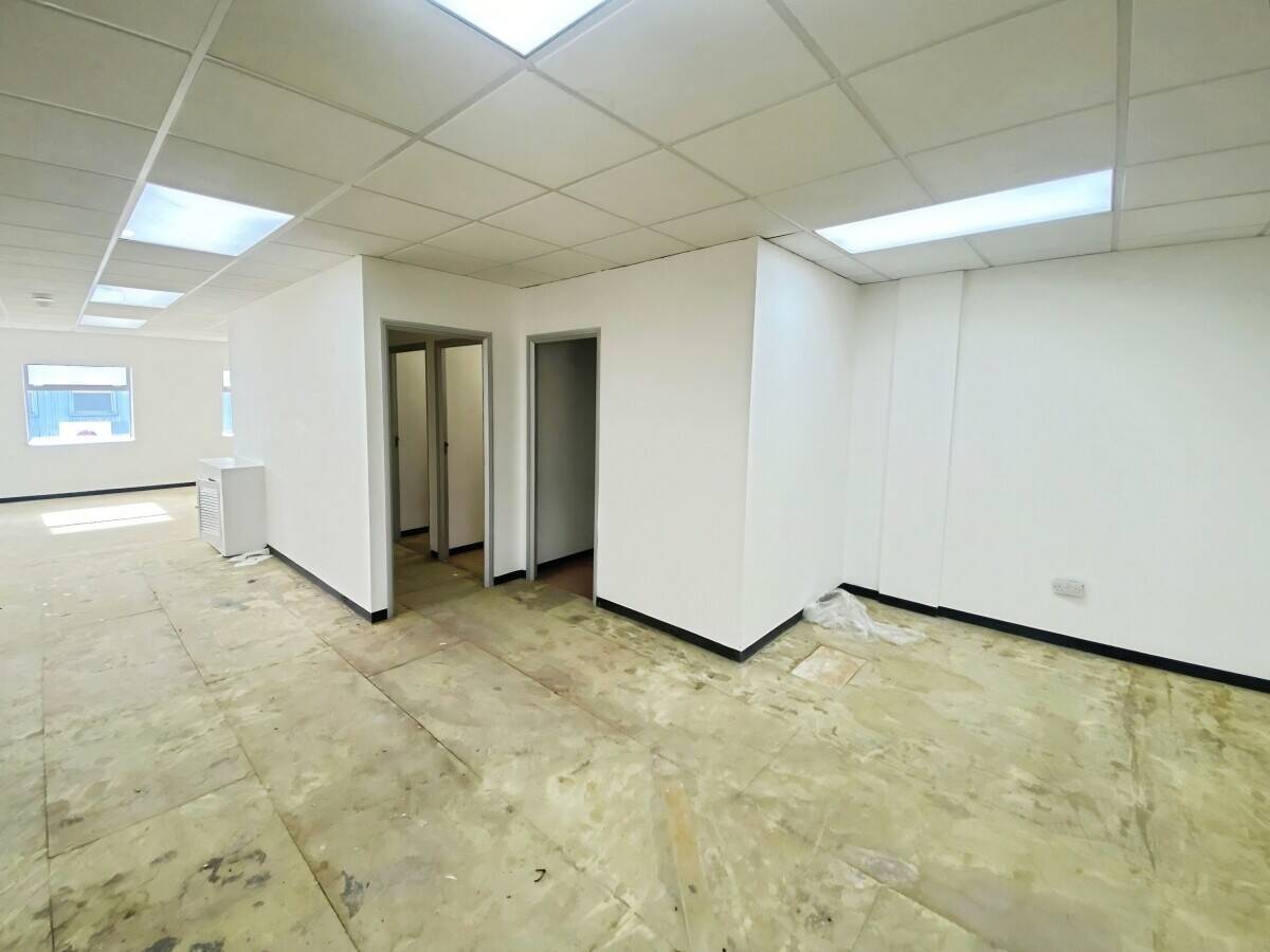 Office and Light Industrial Space for Sale in Caversham, Reading, Berkshire, 2,200 sq ft Photo 6