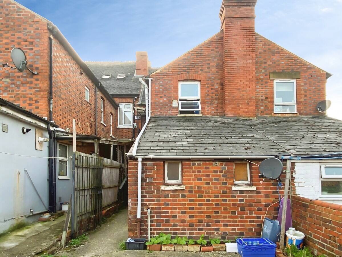 Mixed Use Freehold Investment Property For Sale in Reading Berkshire on Whitley Street Photo 6