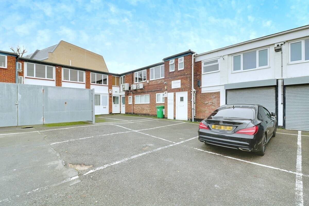 Office To Let Photo 6