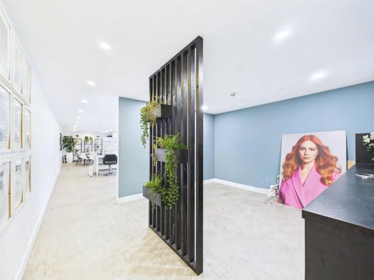A spacious commercial unit situated in an enviable location on bristol's harbourside within easy reach of bristol city centre. Photo 6