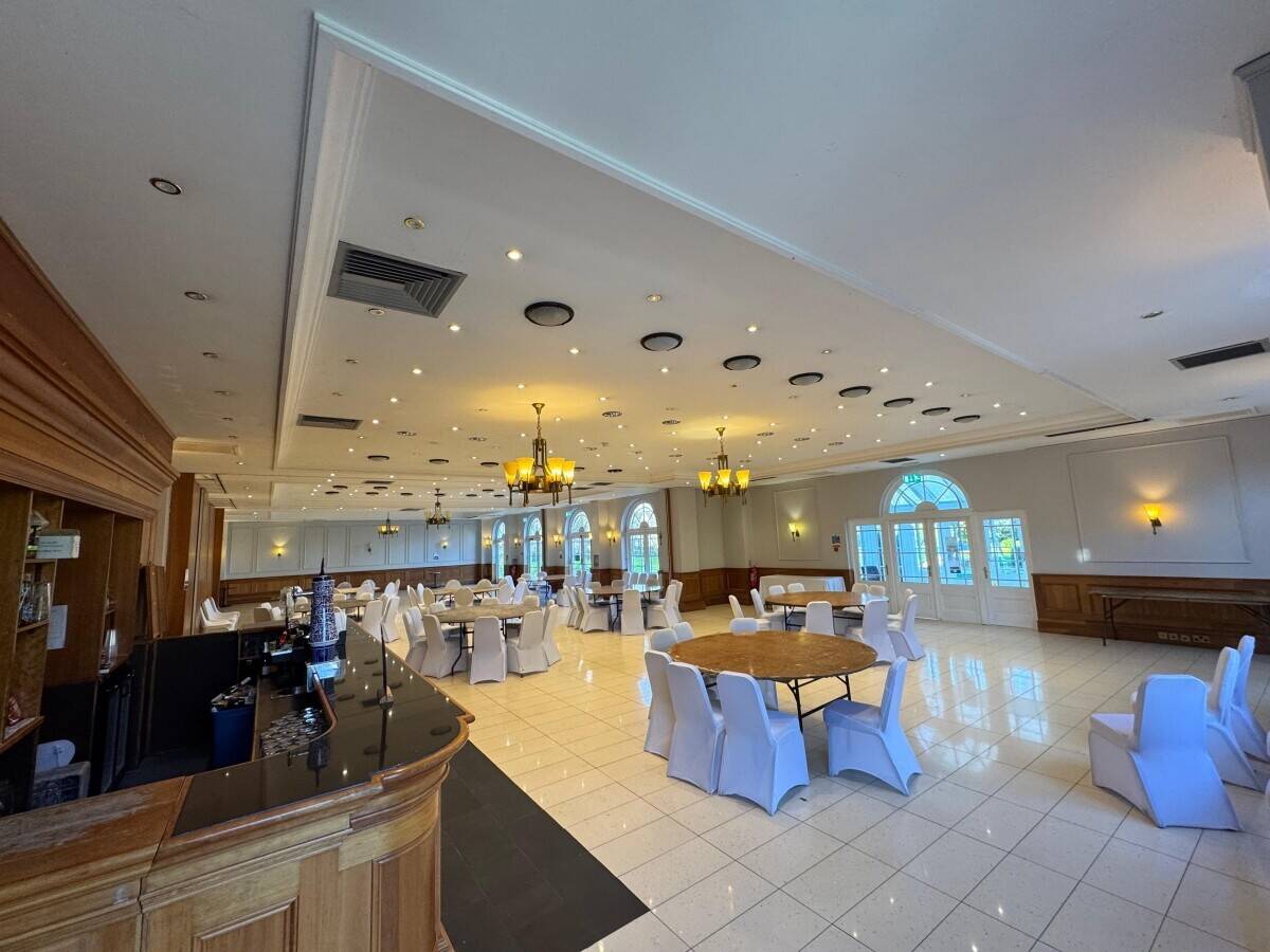 Large Function Facility In Leicester Photo 4