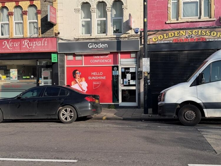 A ground floor retail unit extending to approximately 750 sq ft, most recently trading as a tanning salon. Photo 6