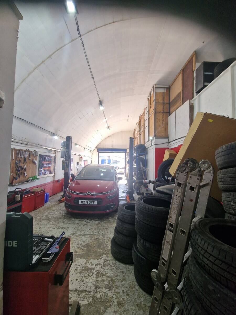 Mechanic and Tyre Shop for Sale in Brent Cross London with Full Equipment and Strong Income Potentia Photo 6