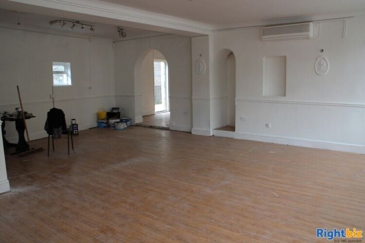 Riverside Bar & Restaurant with Terrace in Porth Town Centre for Public Auction Sale Photo 6