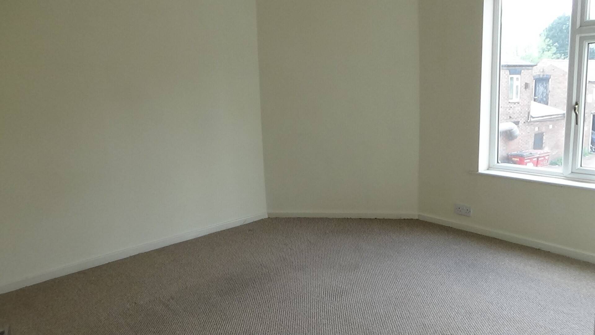 To Let. Large Corner Sited Ground Floor Shop with Self Contained 3 Bedroom Flat Over - Rent £15,000 Photo 6