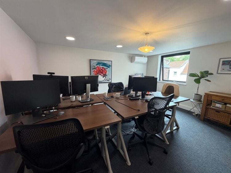 Grade II Listed Office Space in Bristol with Shared Facilities for Up to Six People Photo 6