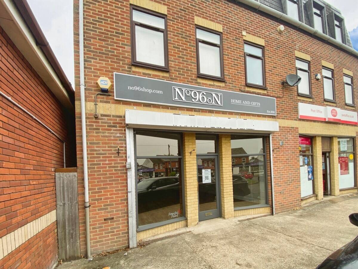 Prominent Retail / Commercial Premises To Let Adjacent to Busy Post Office – Strong Passing Footfall Photo 7