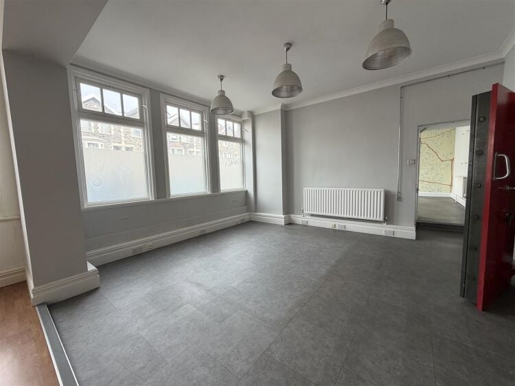 Triple Fronted Former Bank Premises for Sale in Redfield Bristol with 1,545 Sq Ft of Space Photo 6