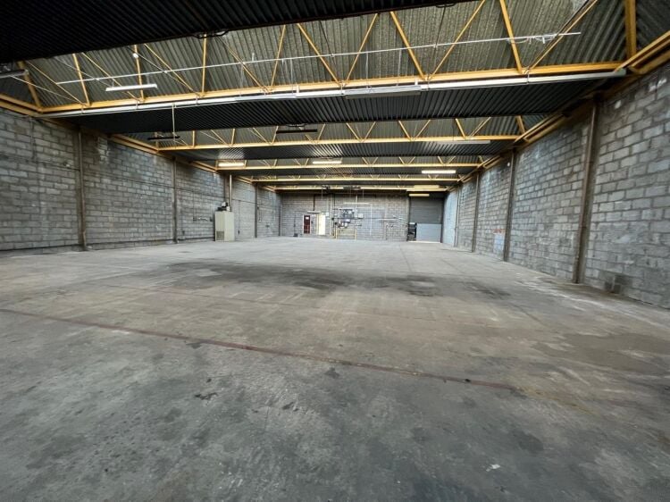 A well presented industrial unit of approximately 5,860 ft² arranged predominantly as a warehouse with ancillary offices/reception, male and fema Photo 6