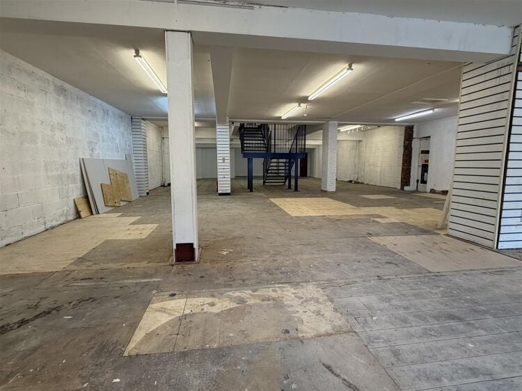 The property comprises a substantial retail unit extending to approximately 3,526 sq ft. Photo 6