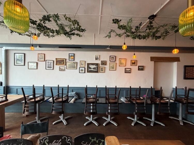 A fully fitted and licensed restaurant of approximately 900 ft², located on the high street in henleaze. the restaurant benefits from a fully equ Photo 6