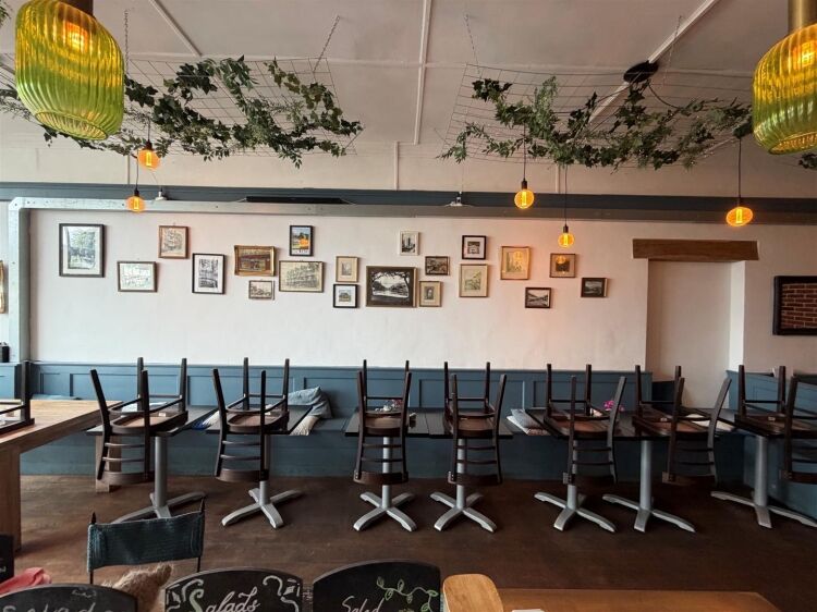 A fully fitted and licensed restaurant of approximately 900 ft², located on the high street in henleaze. the restaurant benefits from a fully equ Photo 6