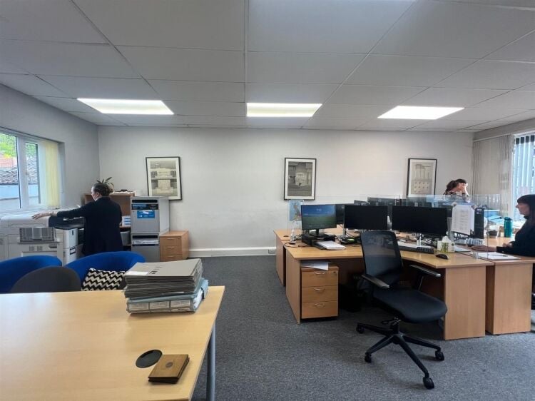 A well presented ground floor shop/office of approx. 700 ft² including toilet and kitchen facilities, situated in a highly desirable and prominen Photo 6