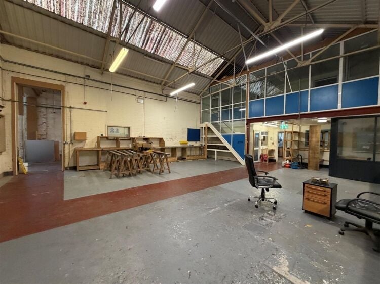Double Fronted Industrial Unit for Sale in Bristol with Yard and Parking Facilities Photo 6