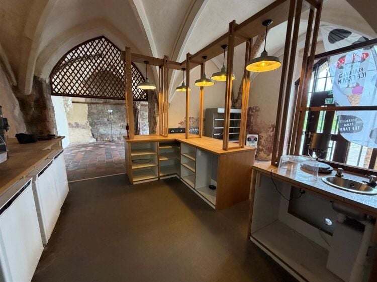 Grade II Listed Property for Sale in Bristol City Centre, Ideal for Café or Similar Business Photo 6
