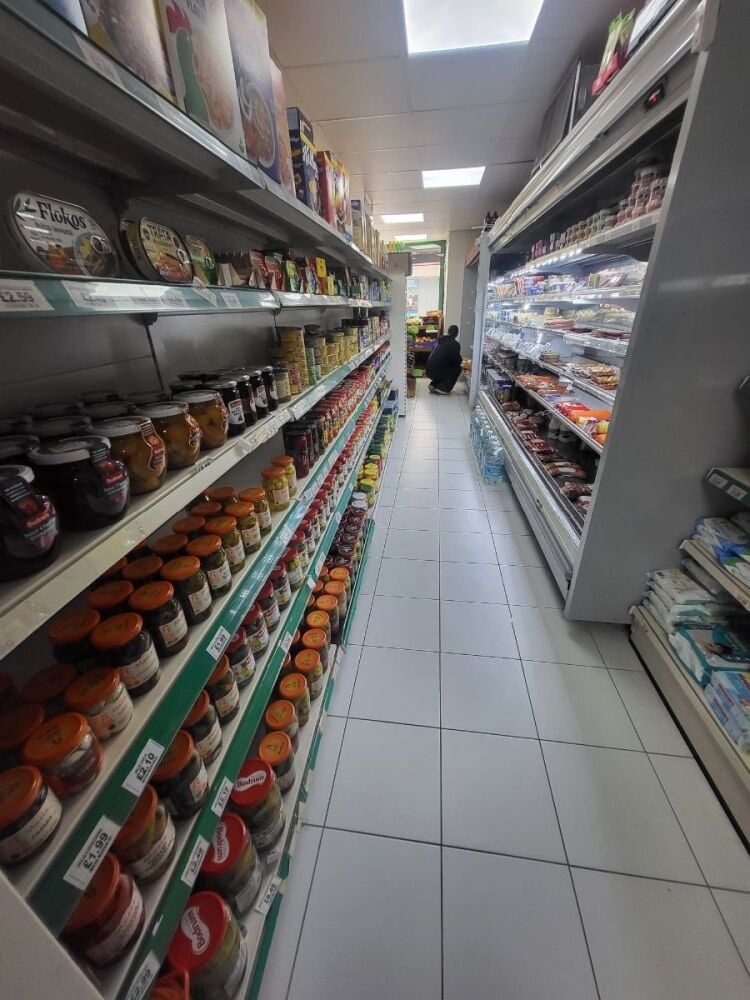 PRIME NORTH LONDON CONVENIENCE STORE FULLY REFURBISHED | HIGH TURNOVER | EXCELLENT GROWTH POTENTIAL /REF: CS0791 Photo 6
