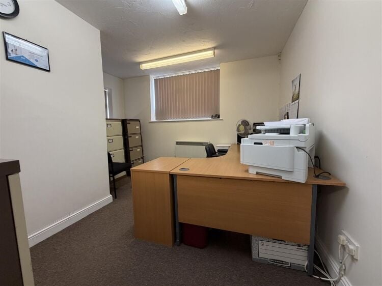 Self-Contained Office Building for Sale in Bristol with Storage Yard and Parking Photo 6