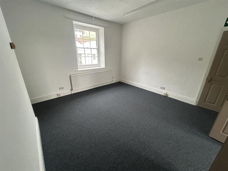 A grade ii listed second floor office situated in a central location on king square, close to bristol city centre. the office provides approximately Photo 6