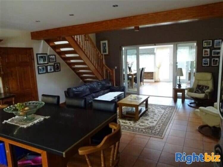 5-Bedroom Family Home with Luxury Cattery in Cambridgeshire, Ideal for Development Photo 6